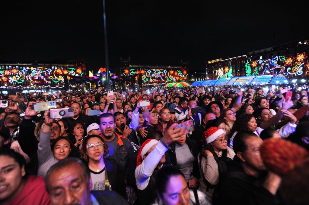 Foto de concierto en el Zócalo para nota sobre Verbena Navideña Zócalo 2024: artistas y actividades para hoy 22 de diciembre